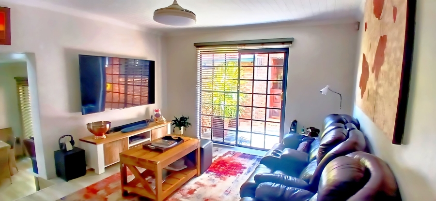 5 Bedroom Property for Sale in Langenhovenpark Free State